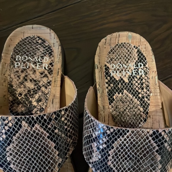 Donald Pliner Faina P7 Metallic Python Print Sandals - Picture 6 of 7